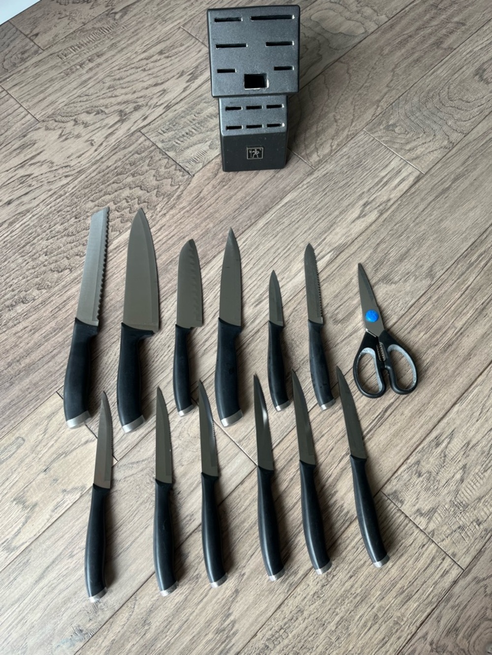 Henckels Signature 14-Piece Knife Block Set - Black - Picture 5 of 7